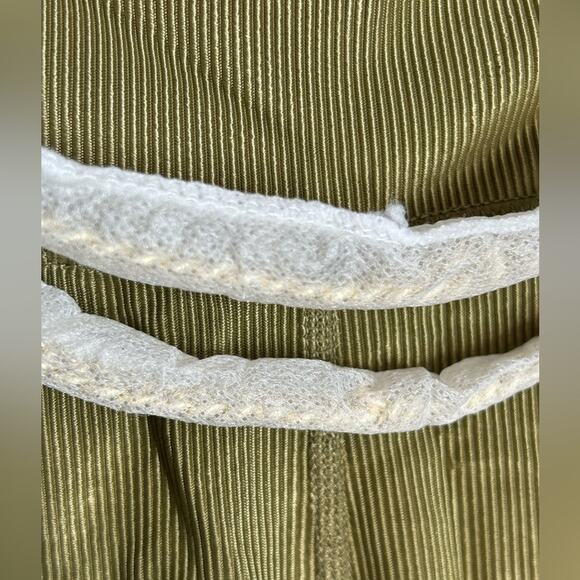 WeWoreWhat Chain High Rise Ribbed Green Leggings NWT Sz Medium Gold Chain Detail - Picture 9 of 15